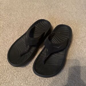 Hoka One One Women's Black Thong Sandals